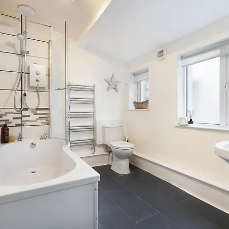 Vakantiehuis Three Bridges - 1-mile From Town Centre *