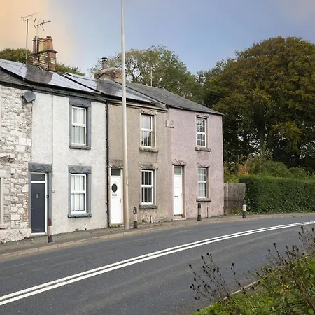 Three Bridges - 1-mile From Town Centre