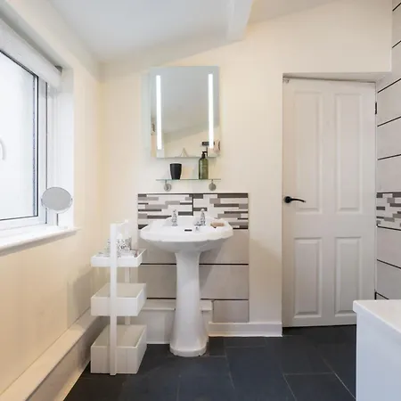 Three Bridges - 1-mile From Town Centre Ulverston